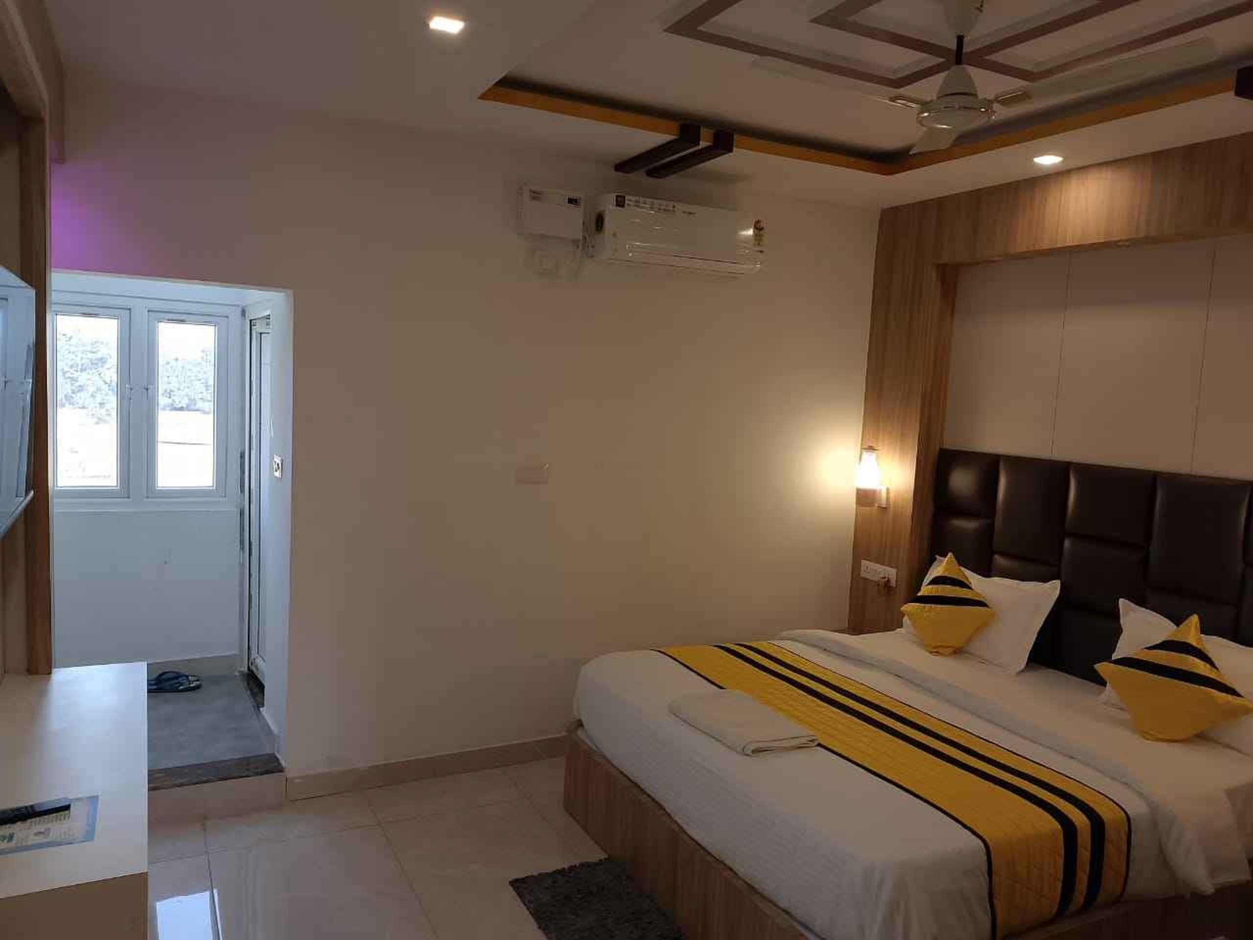 HOTEL KING PALACE - Tap to explore photos