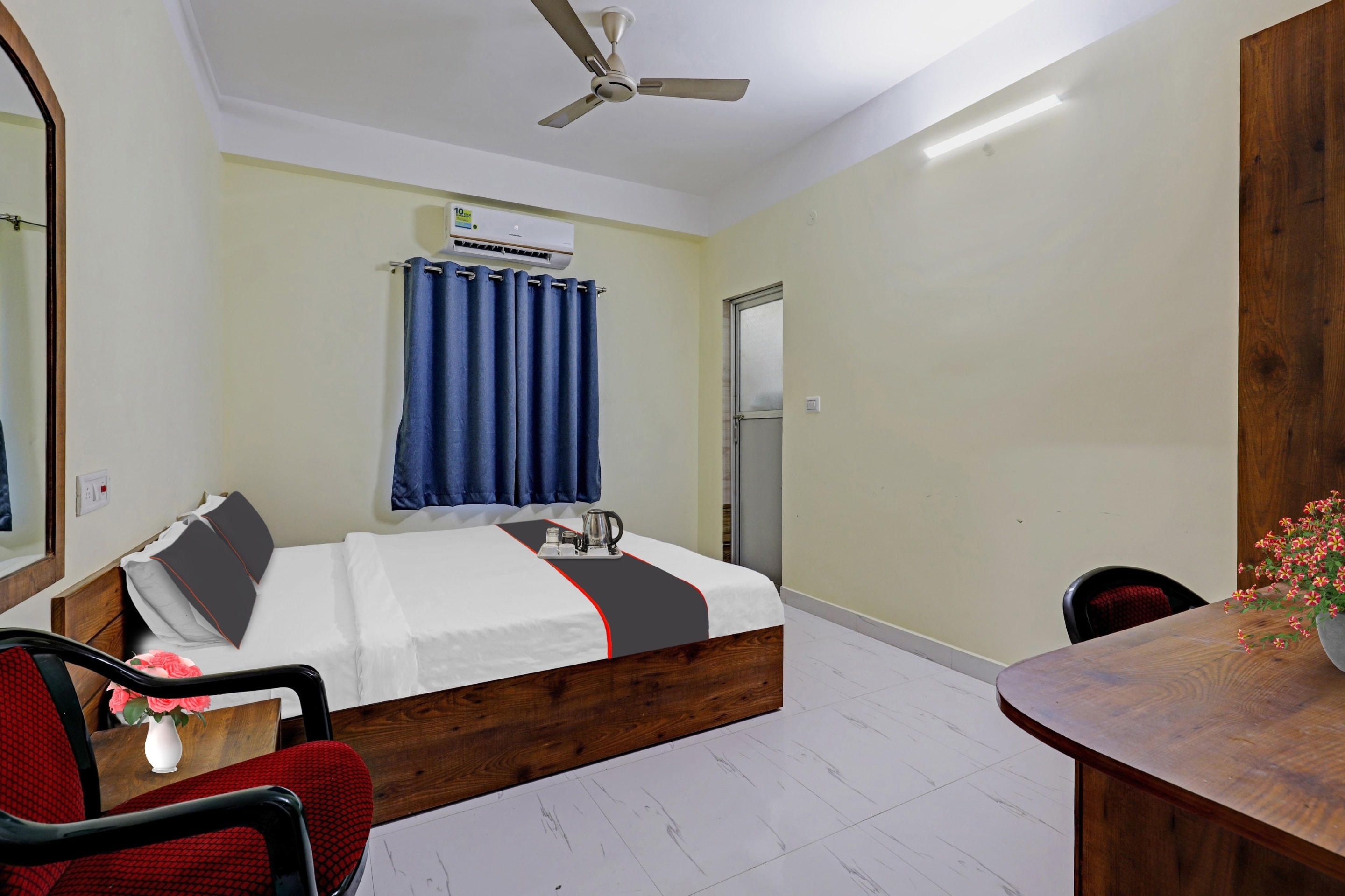 Flagship OYO Hotel Luit Heritage - Tap to explore photos