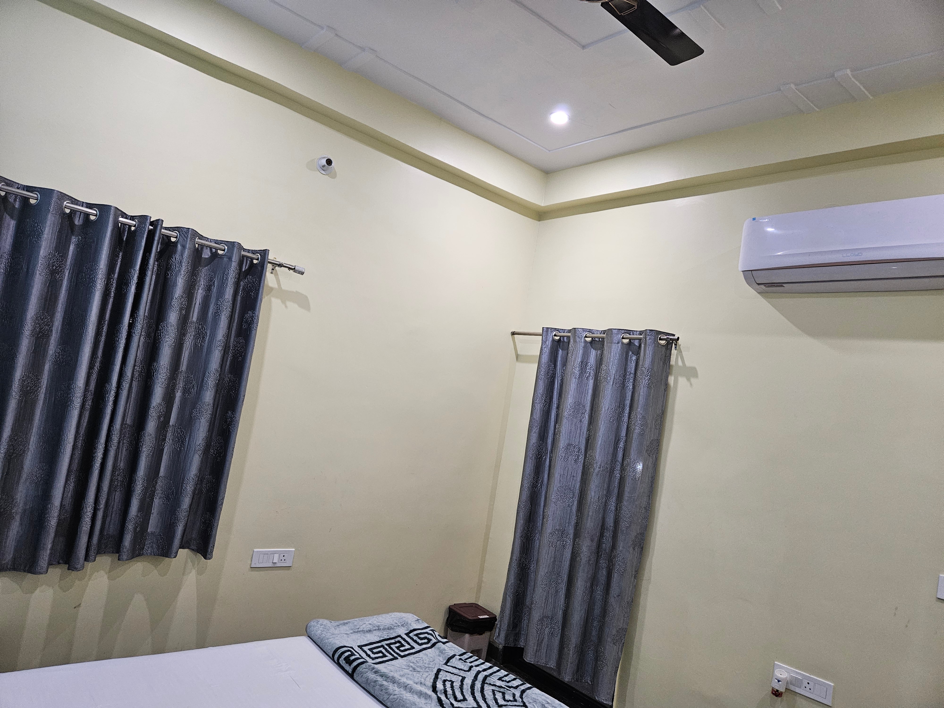 Dhoorji Guest House - Tap to explore photos
