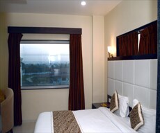 HOTEL THE KARAN Room Type - Premium Room