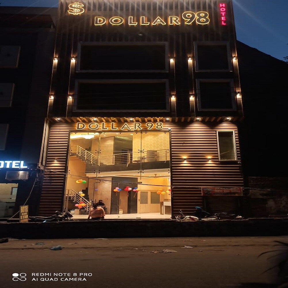 Hotel Dollar 98 - Tap to explore photos