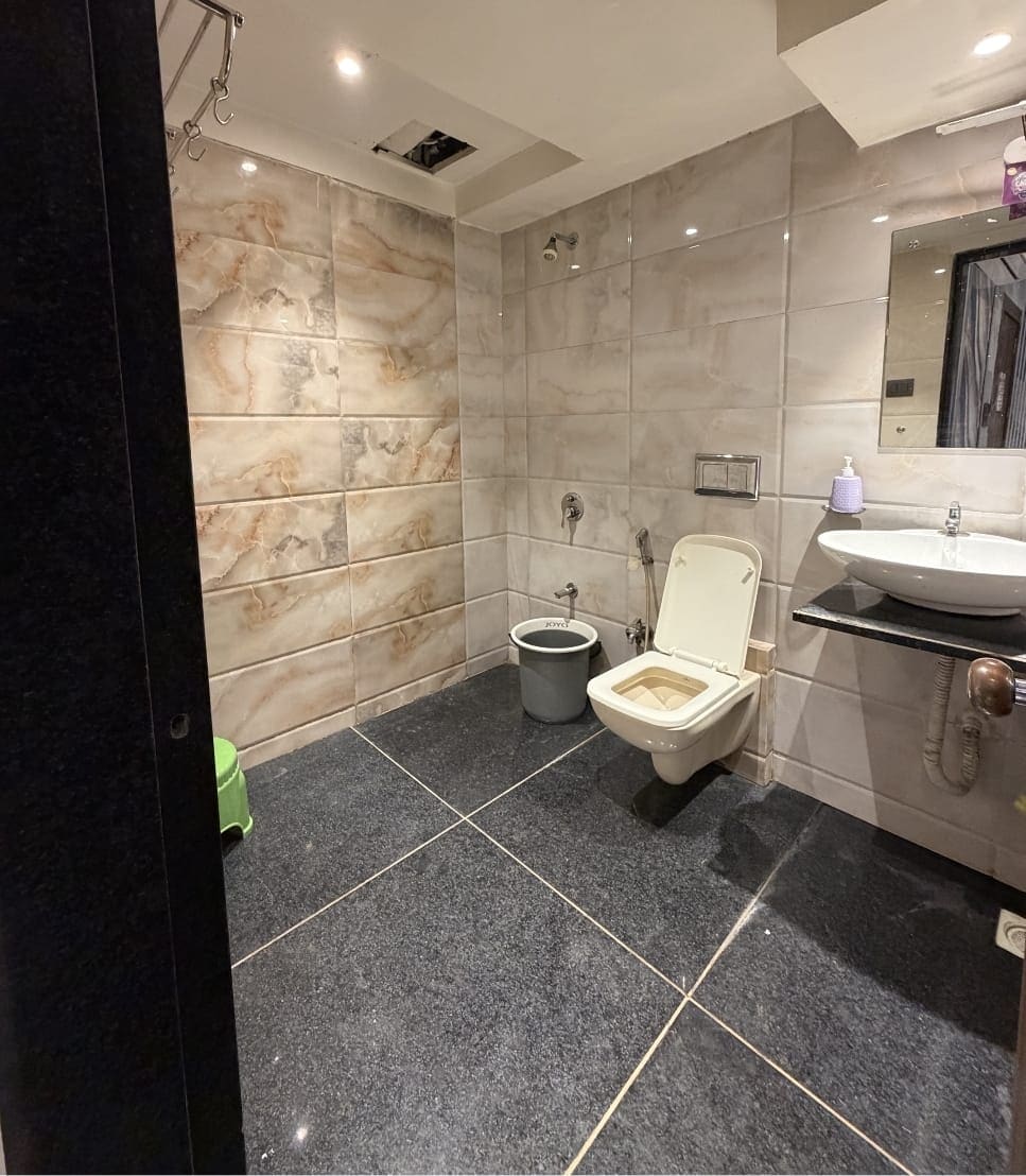GOLDEN PALACE LODGING AND BOARDING - Tap to explore photos