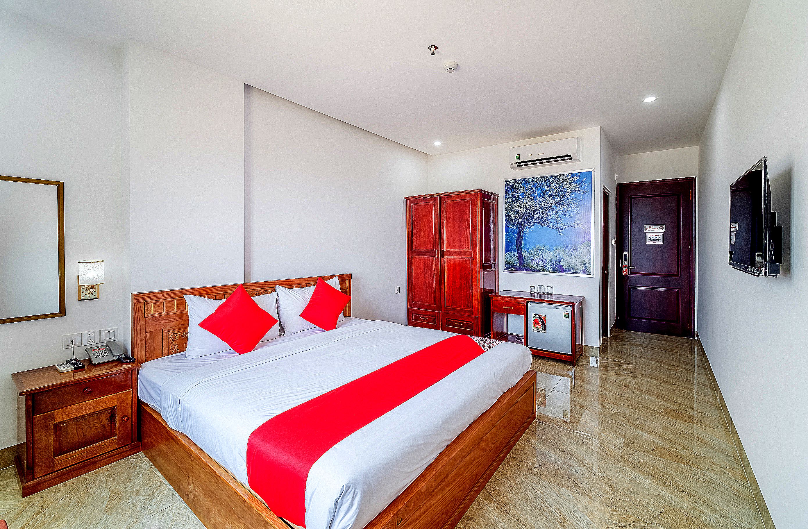 Capital O 215 An Duc Hotel Da Nang - Tap to explore photos