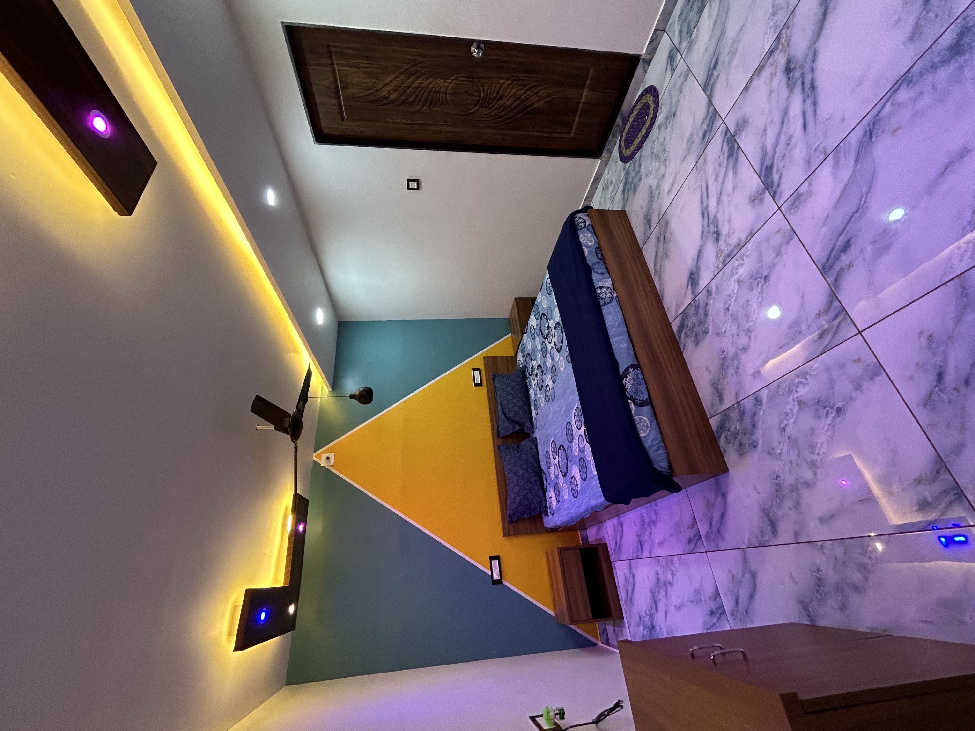 Mahadev Home Stay - Tap to explore photos
