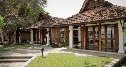 Punnamada Resort Room Type - Lake View Villa