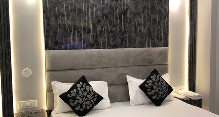 Hotel Crown Inn Room Type - Deluxe Room