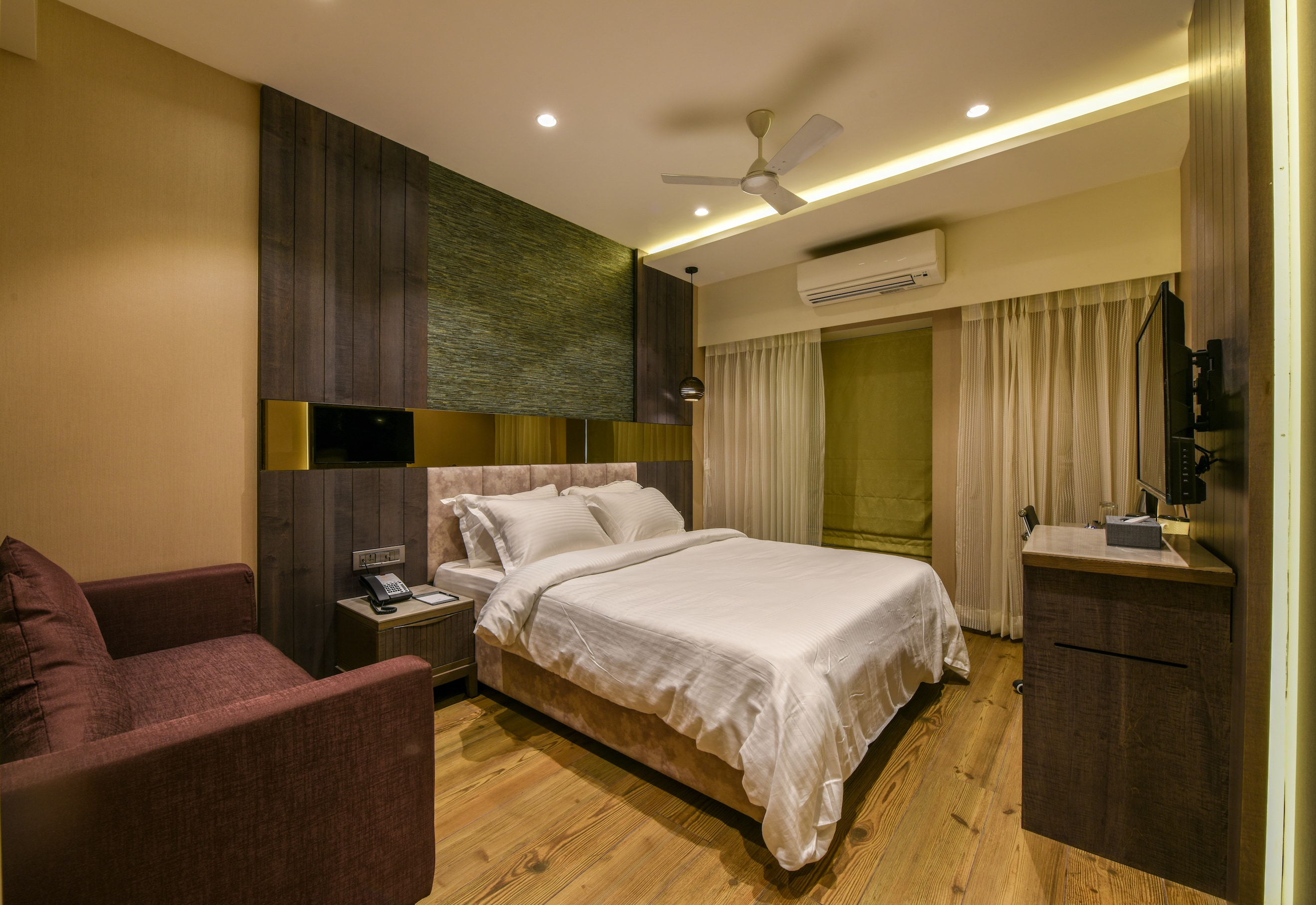 Hotel Orient Regency - Tap to explore photos