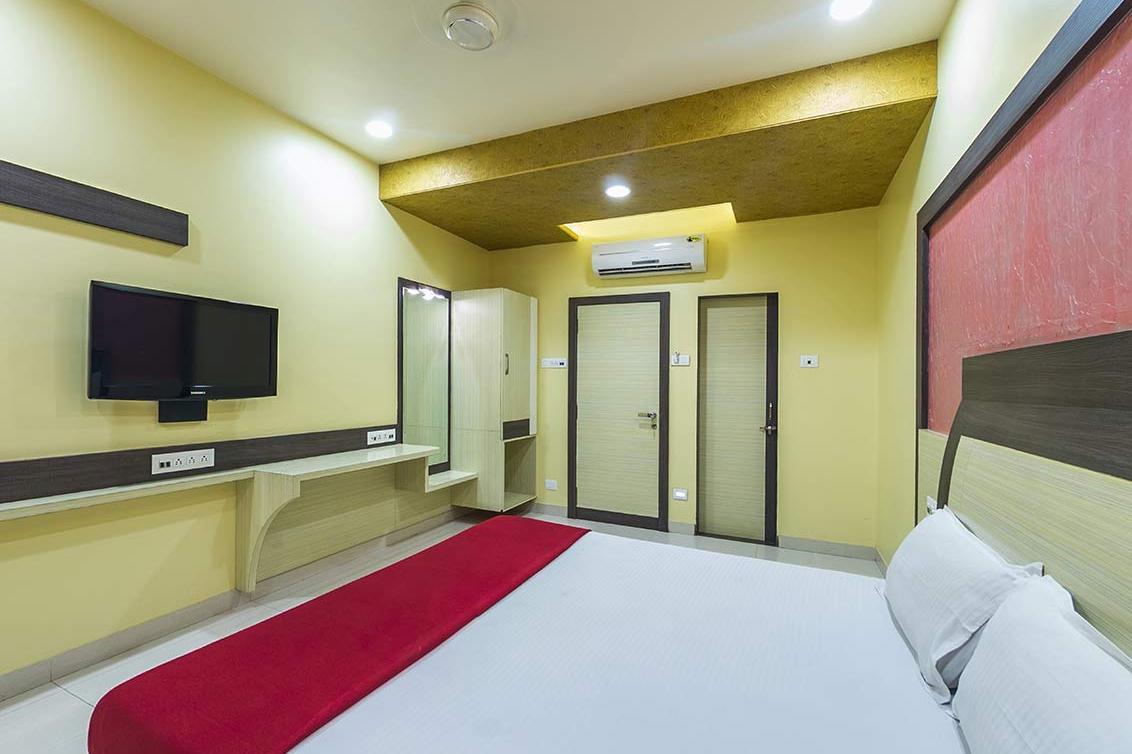 Abhay Palace Lodging - Tap to explore photos
