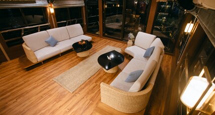 Upper Deck  Houseboats Room Type - Luxury Room in Houseboat Full time Ac