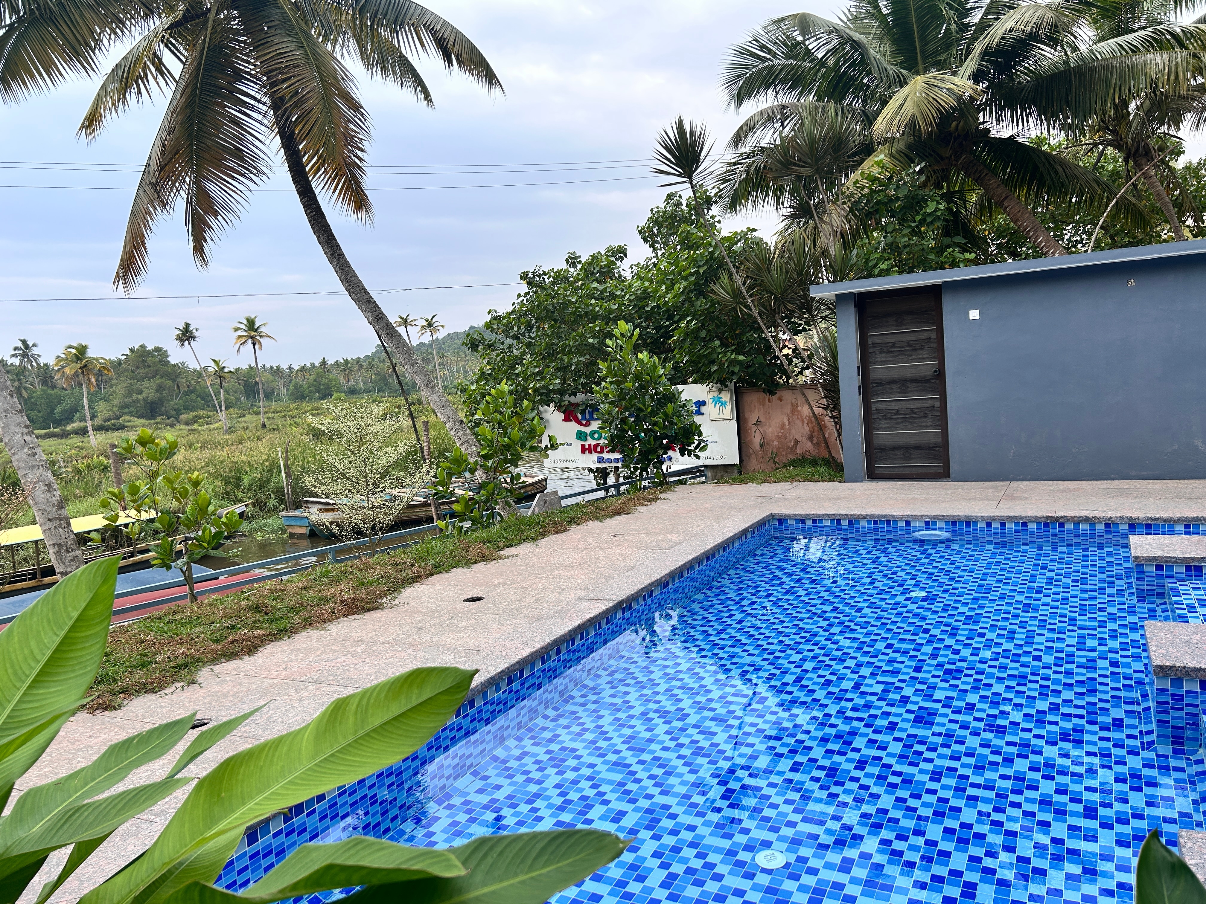 Kingfisher Home Stay - Tap to explore photos