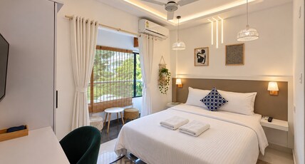 Pine Beach House Room Type - Deluxe Room with Sea view