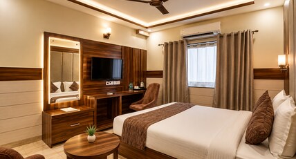 Hotel Vasdaa Grand (10Min Drive From Jolly Grant Airport) -Dehradun Room Type - Business Room With Working Desk