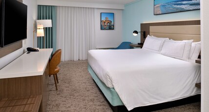 DoubleTree by Hilton Corpus Christi Beachfront Room Type - 1KNG BED W SIDE BEACH VIEW