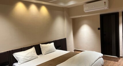 Hotel Presidency Room Type - Luxury Deluxe Room With jacuzzi bathtub