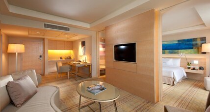 DoubleTree by Hilton Kuala Lumpur Room Type - 1 KING BED EXECUTIVE SUITE With Lounge Access