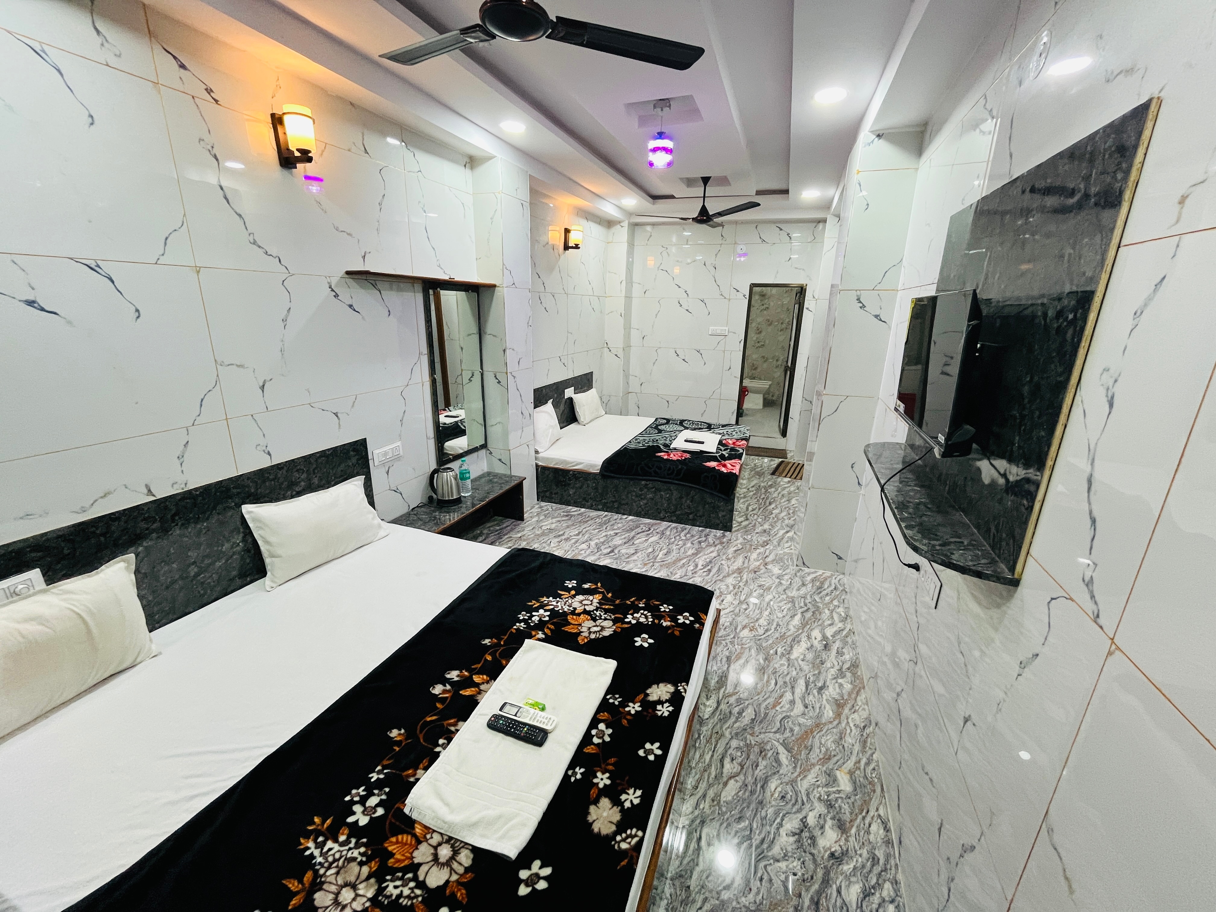 Hotel Banwari Palace - Tap to explore photos