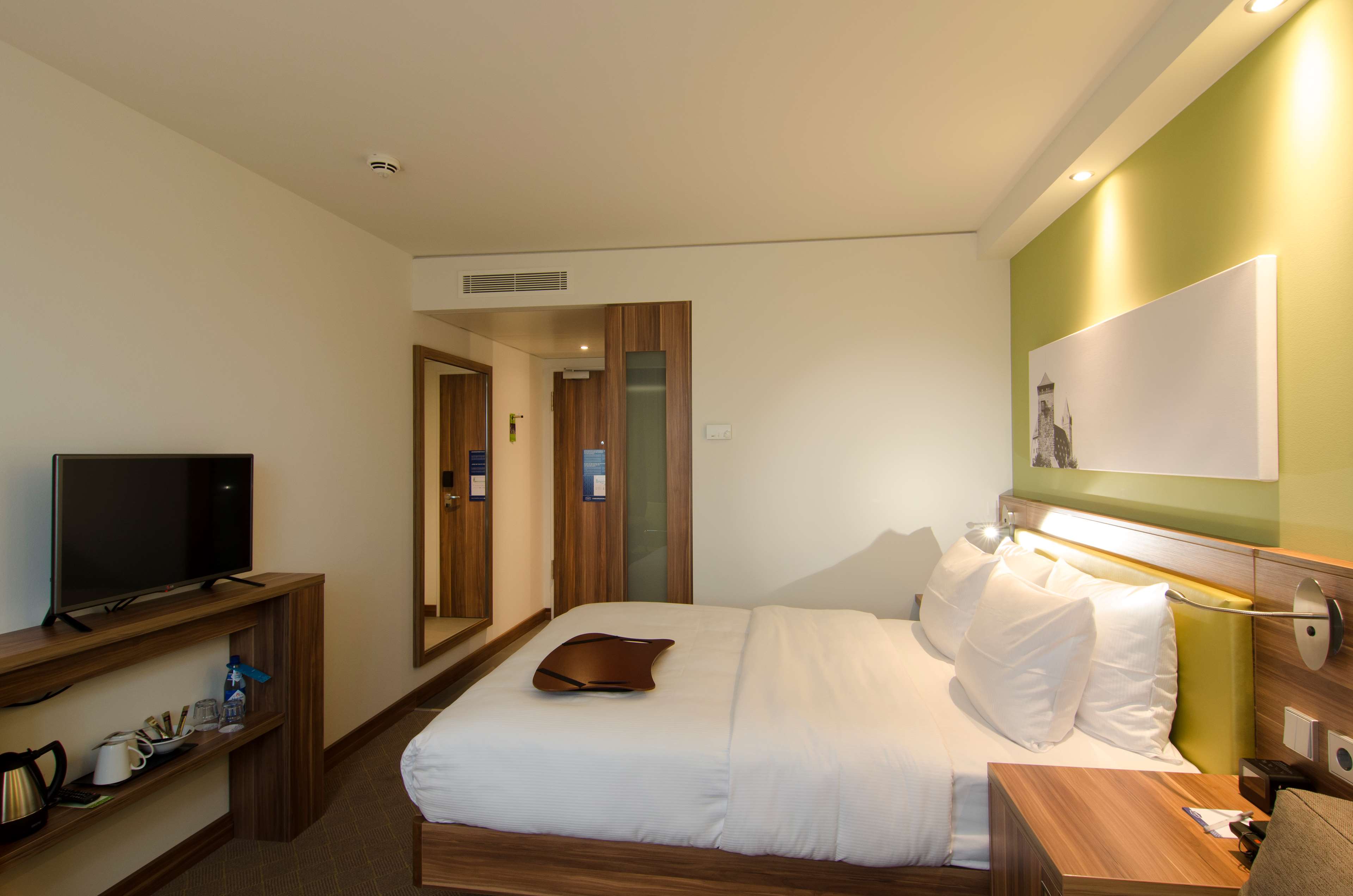 Hampton by Hilton Nuremberg City Centre - Tap to explore photos