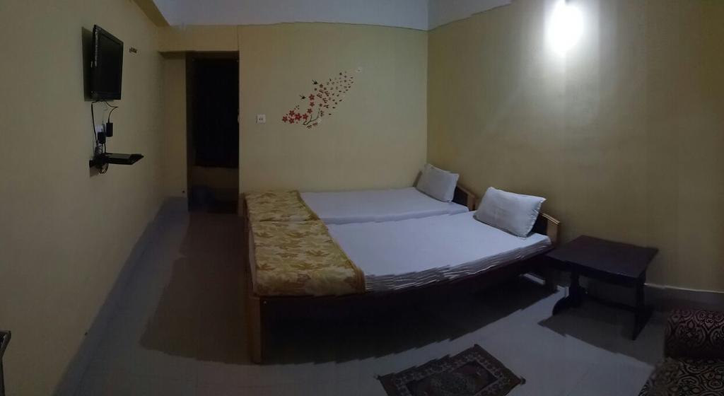 Hotel Silicon - Tap to explore photos