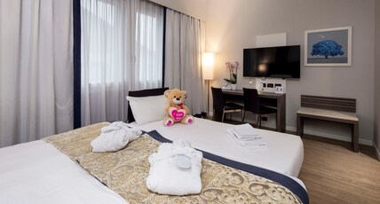 Best Western Plus BorgoLecco Hotel Room Type - 1 King Bed, Family Room, 2 Twin Beds For Child Up To 12 Yrs