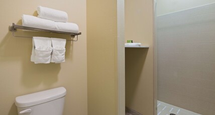 Best Western Plus Patterson Park Inn Room Type - 1 King Bed, Non-Smoking, Microwave And Refrigerator, 39 Inch Led Television, Shower Only, Full Break Best Western Plus Patterson Park Inn Room Type - 1 King Bed, Non-Smoking, Microwave And Refrigerator, 39 Inch Led Television, Shower Only, Full Break
