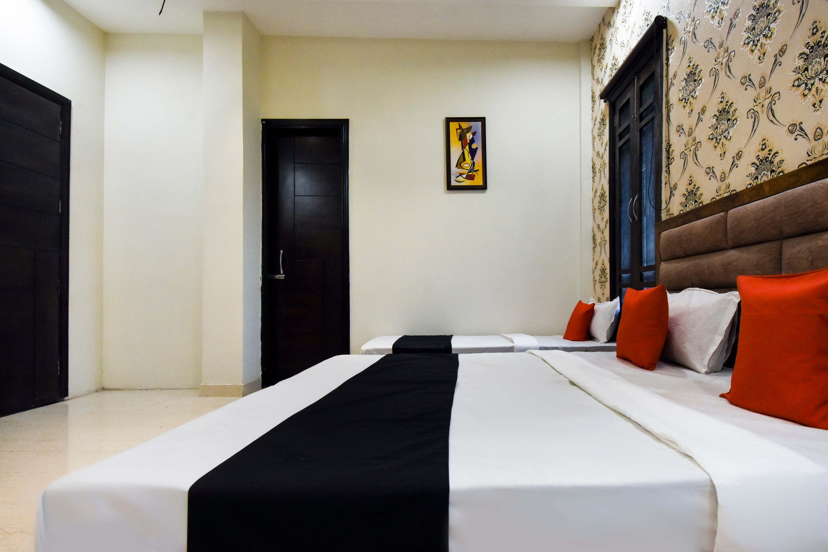 Collection O Avera - Tap to explore photos