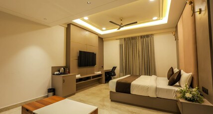 The Golden Tree | A Luxe Stay Room Type - The Grand Suite | Luxurious stay