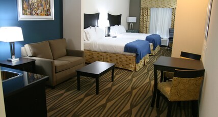 Holiday Inn Express & Suites CORPUS CHRISTI (NORTH) Room Type - 2 Queen Ste Comm Access Addl Living Area