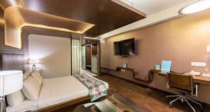 COCOON Luxury Business Hotel Room Type - EMPEROR ROOM WITH TWO WAY DHANBAD RAILWAY STATION TRANSFER