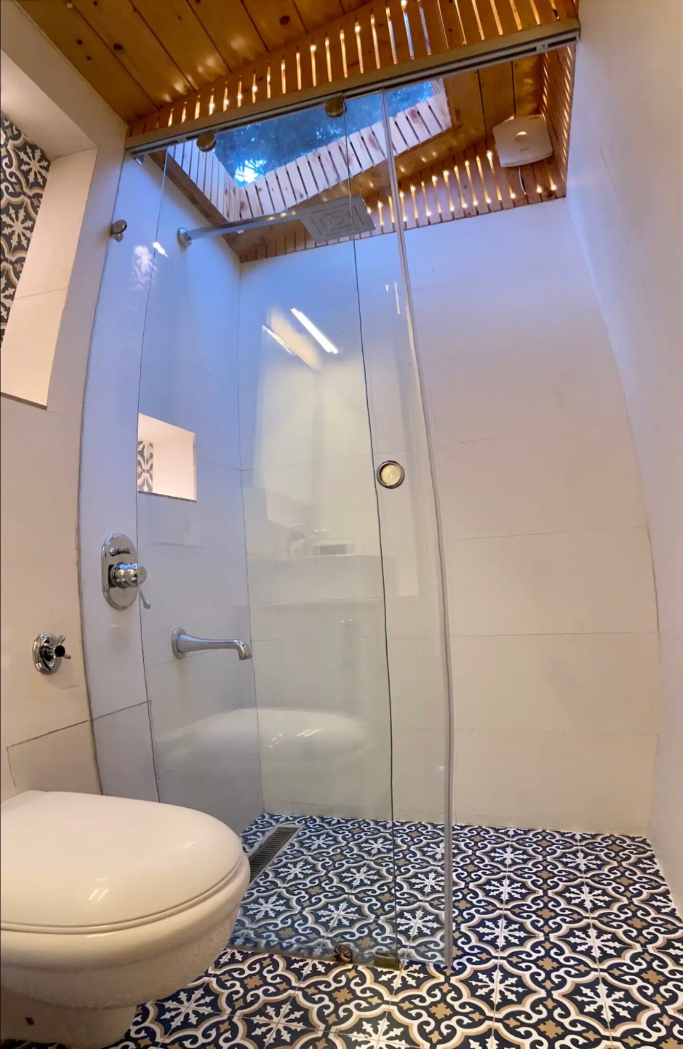 Tiny house SKYDECK - Tap to explore photos