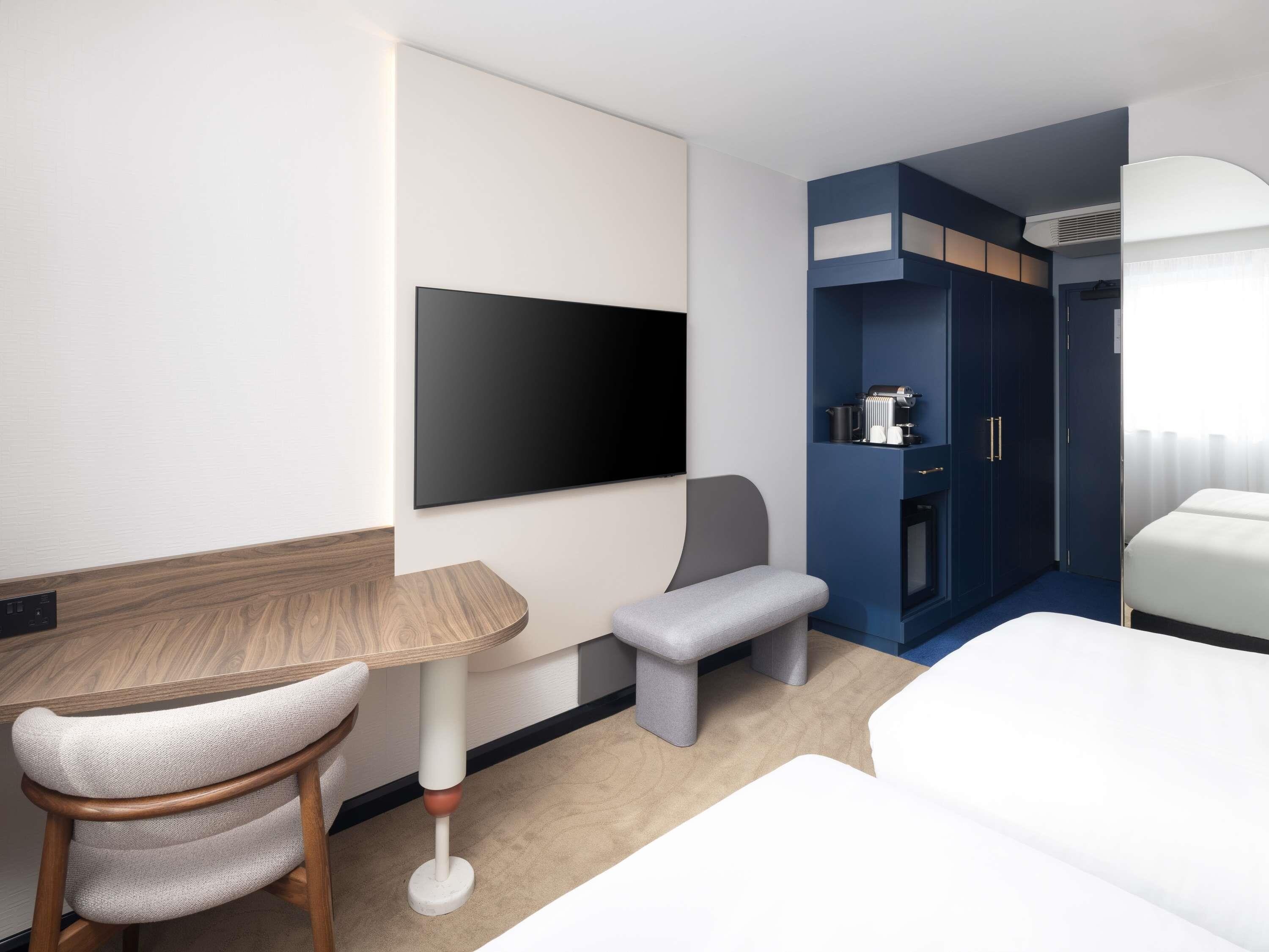 Mercure London Earls Court - Tap to explore photos
