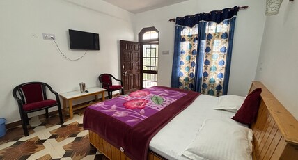 Sunrise Homestay Khajjiar Dalhousie Room Type - Double bed deluxe room