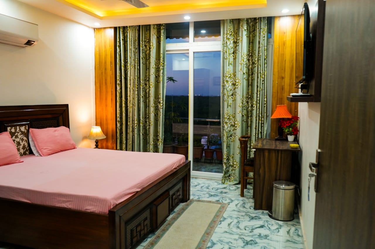 Private Room in New Delhi - Tap to explore photos