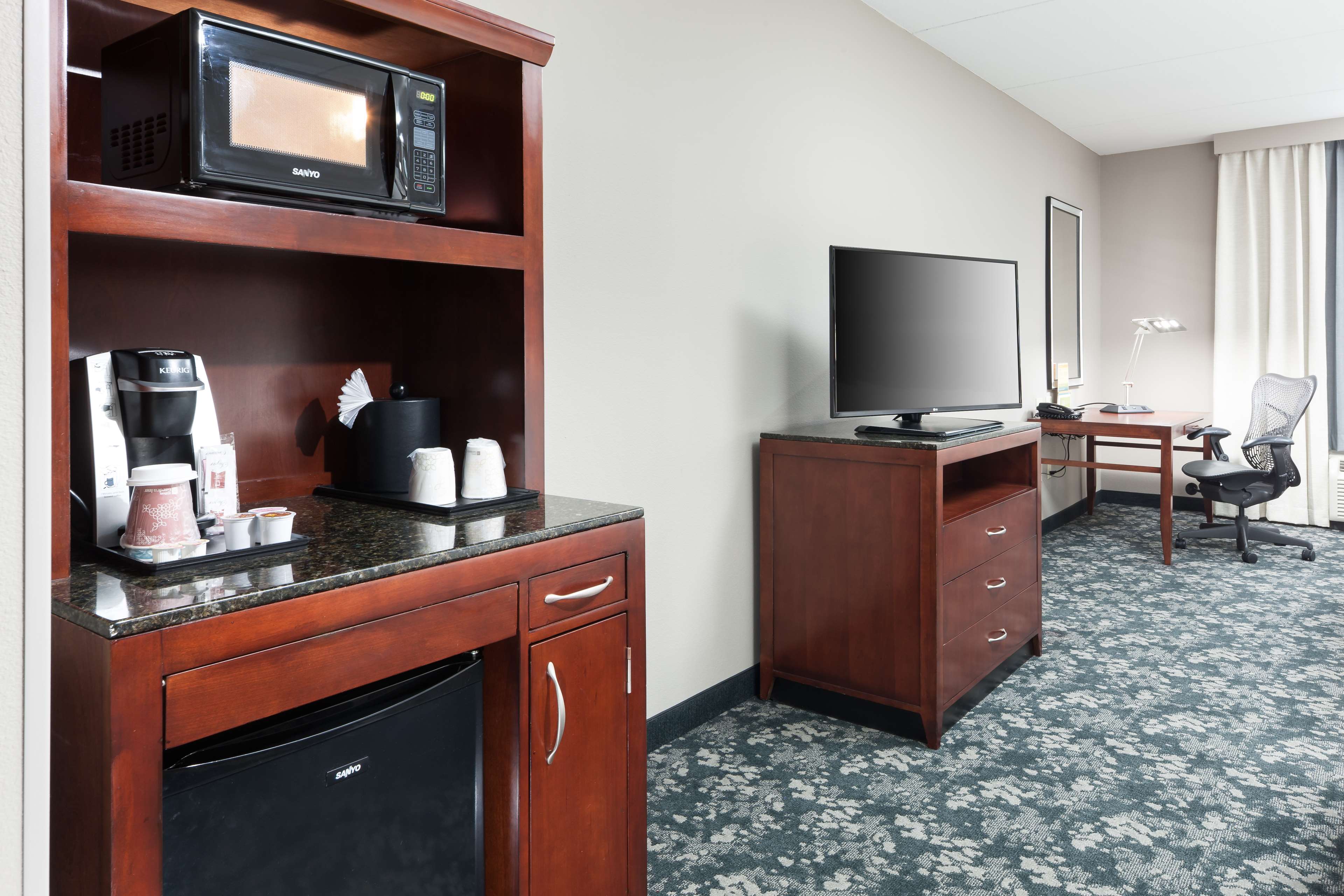 Hilton Garden Inn Frisco - Tap to explore photos