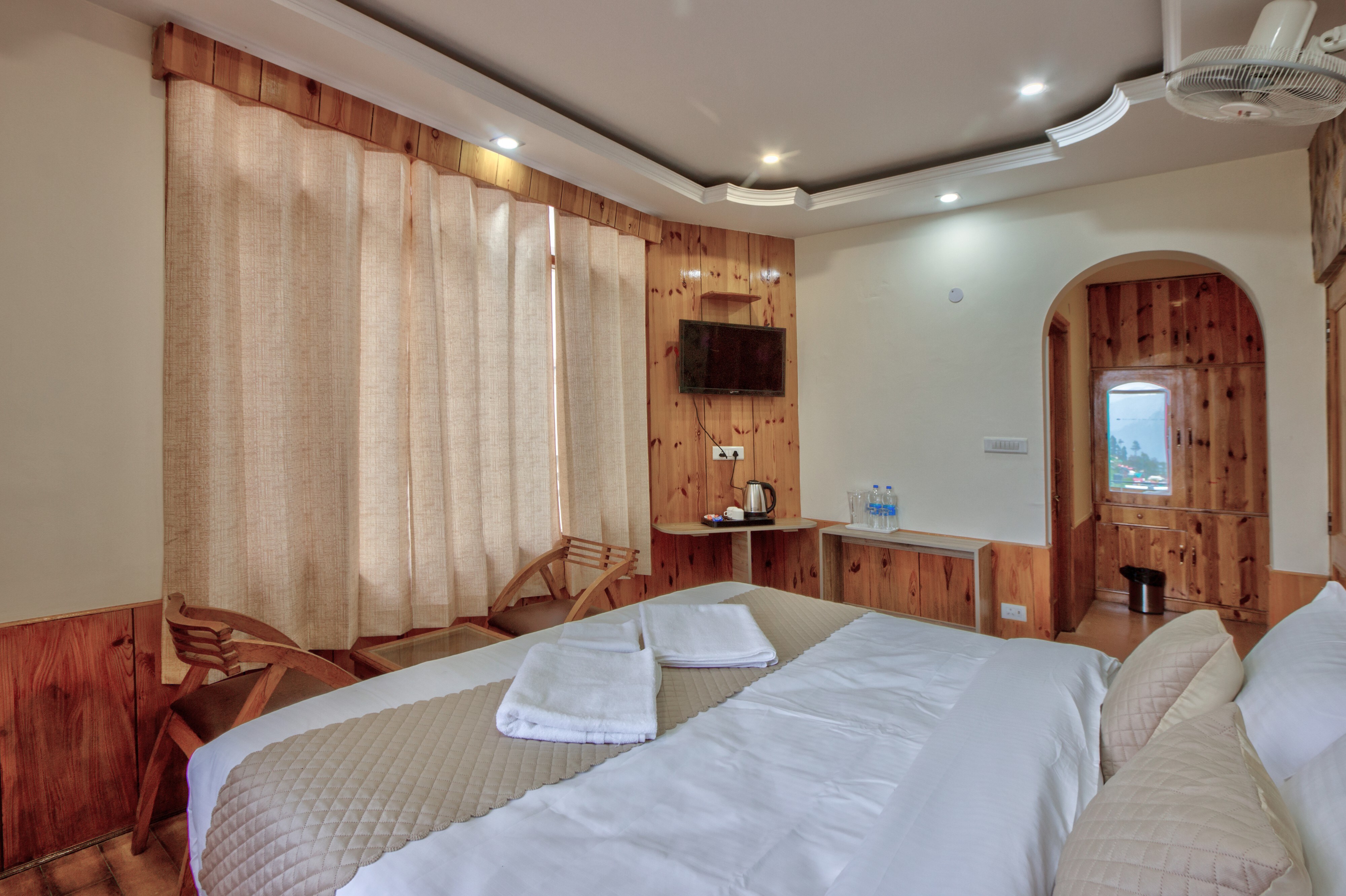 Hotel Nirosha - Tap to explore photos