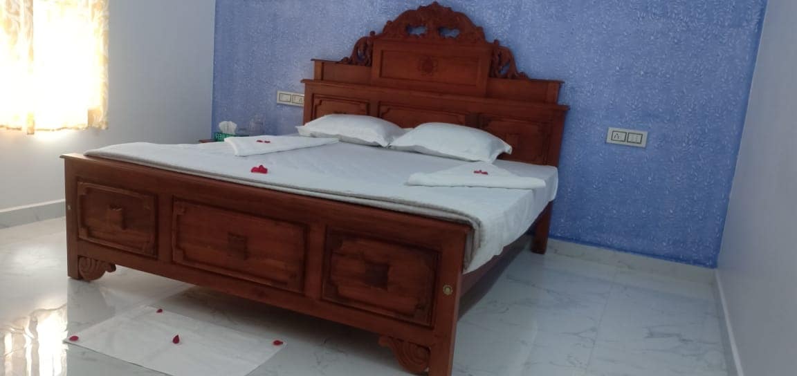 Moon Hill Resorts - Tap to explore photos