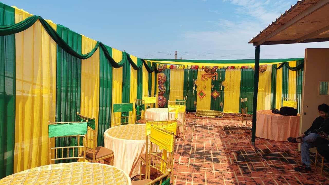 Hotel Silver Saffron Peeragarhi New Delhi - Tap to explore photos