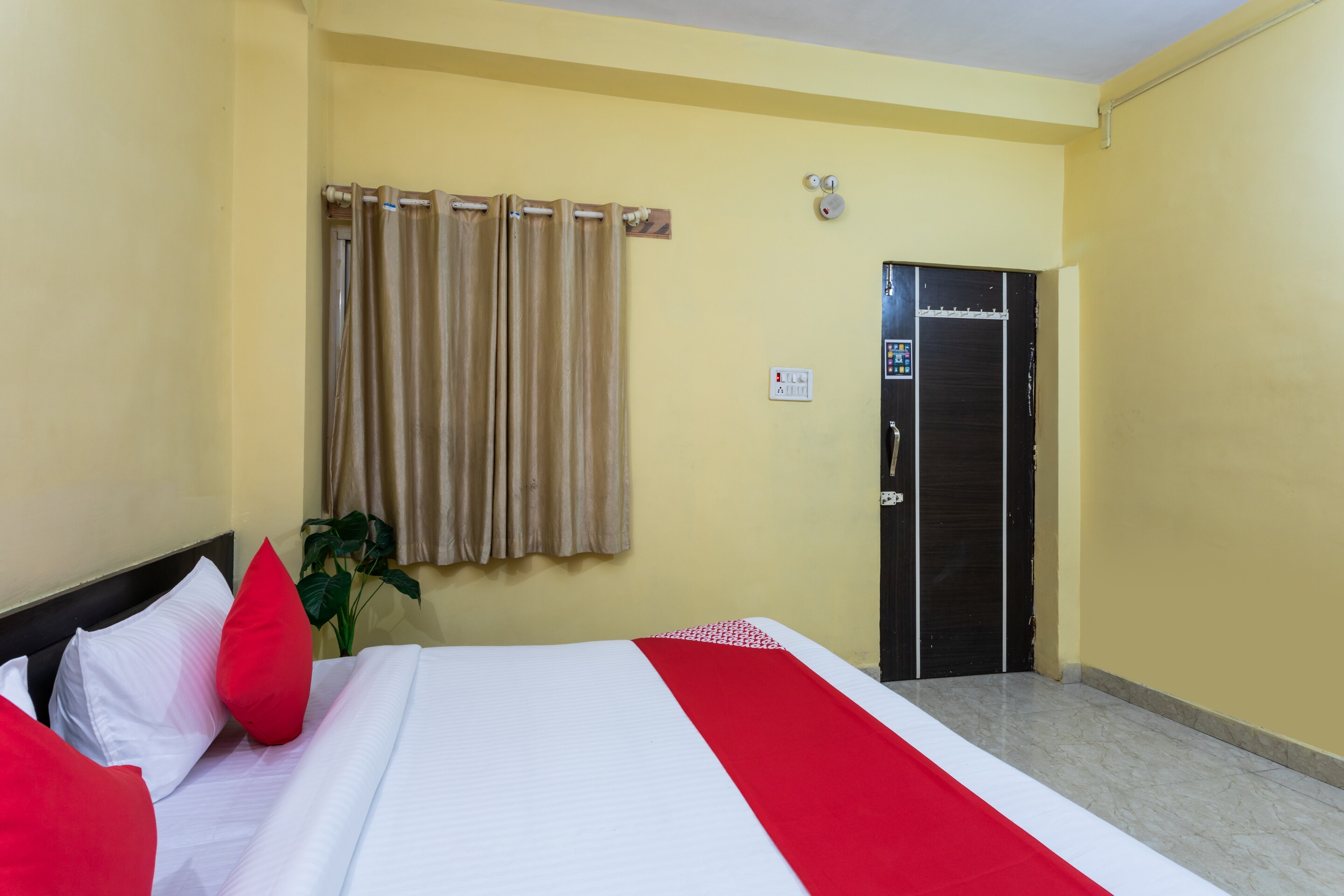 Hotel O New Paradise - Tap to explore photos