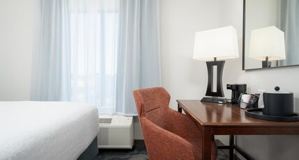 Hampton Inn Cleveland Room Type - 1 KING HEARING ACC NOSMOK