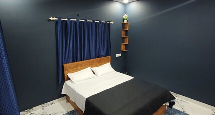 Peak Paradise Resort Room Type - Deluxe room with mountain view