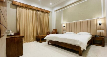 Raja Ji Hotels Room Type - Premium Rooms
