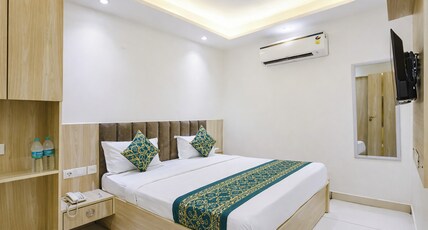 Hotel Red Chilly Adarsh Nagar Room Type - Deluxe Room with Balcony and Free Parking Hotel Red Chilly Adarsh Nagar Room Type - Deluxe Room with Balcony and Free Parking