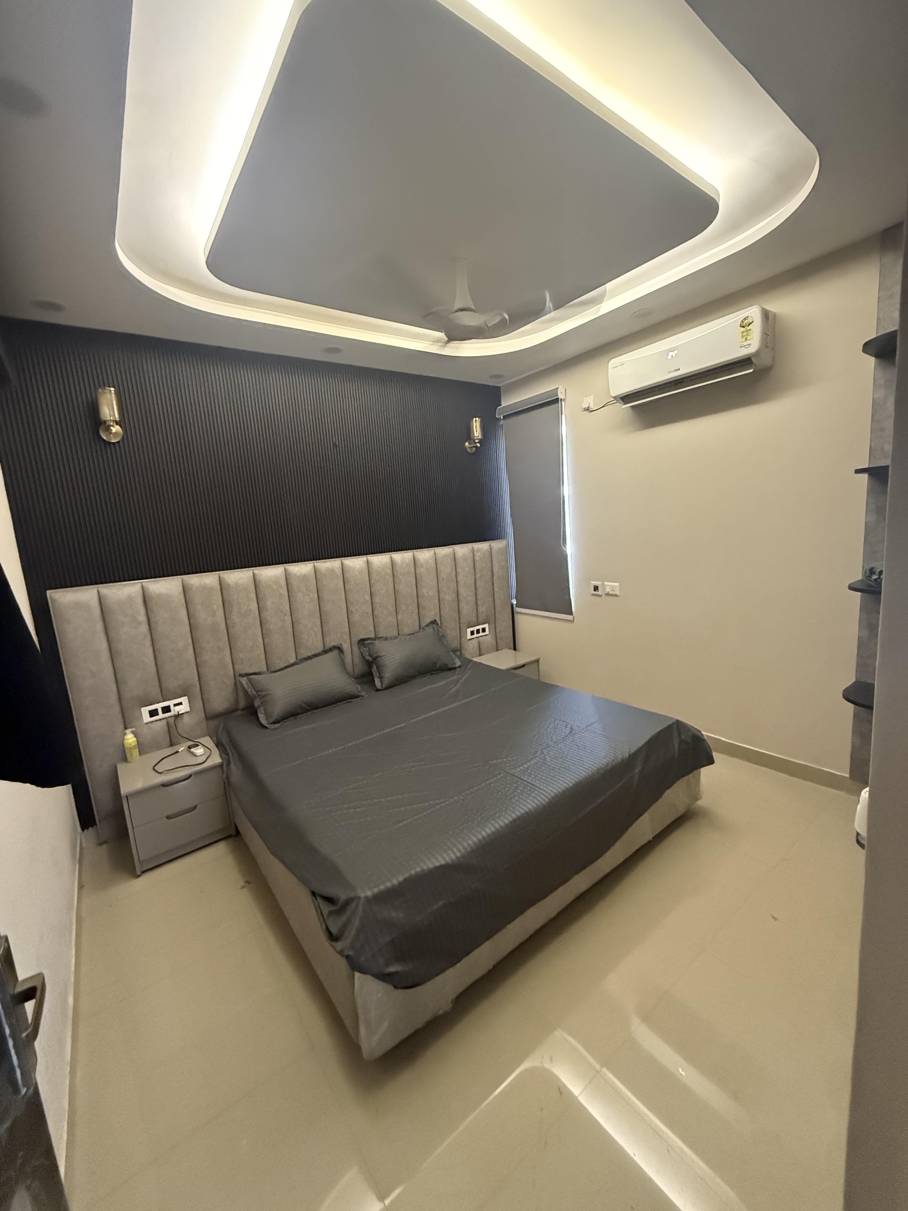 Sam's Studio - Tap to explore photos