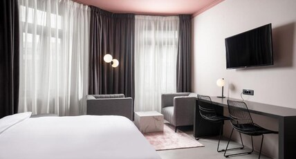 VISIONAPARTMENTS Bucharest – self check-in Room Type - Three Bedroom, Pool Table, Kitchenette - Hollywood Suite VISIONAPARTMENTS Bucharest – self check-in Room Type - Three Bedroom, Pool Table, Kitchenette - Hollywood Suite