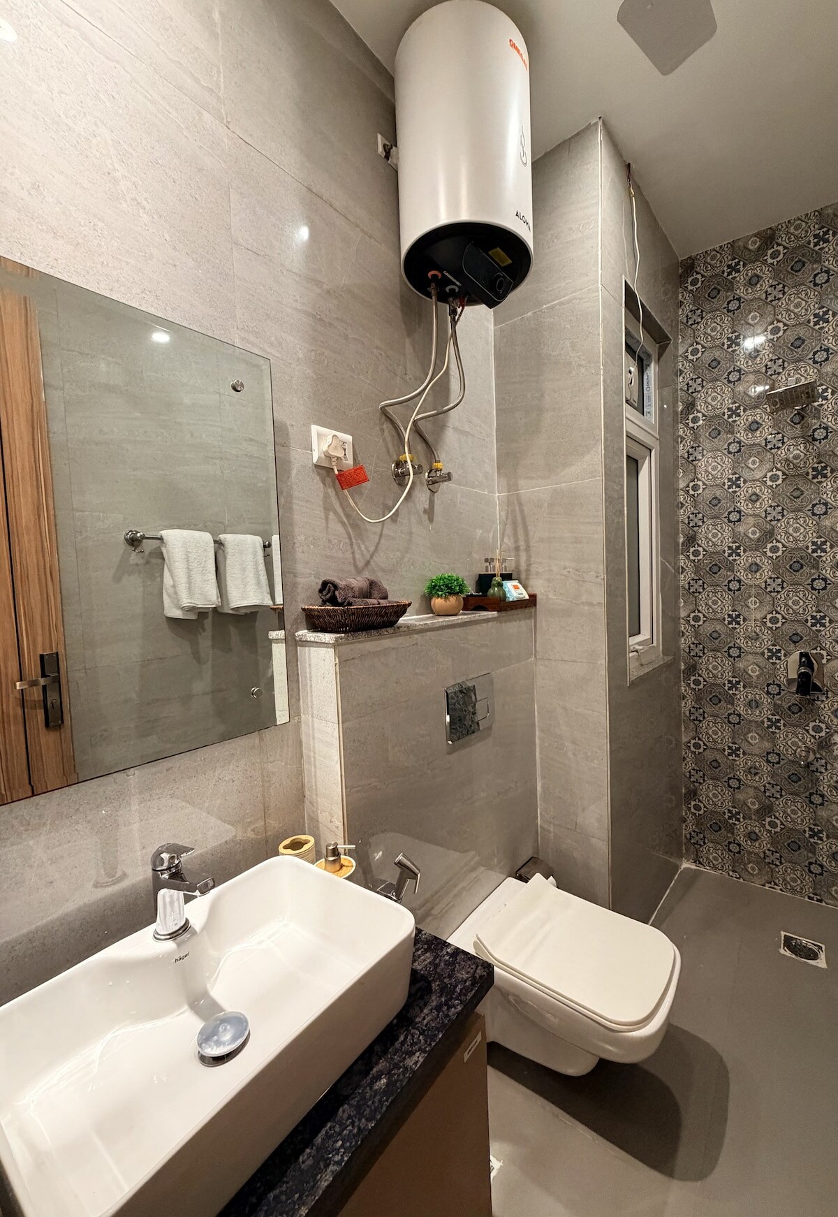 Skye | Studio with Private Balcony | 10 min from CyberHub - Tap to explore photos