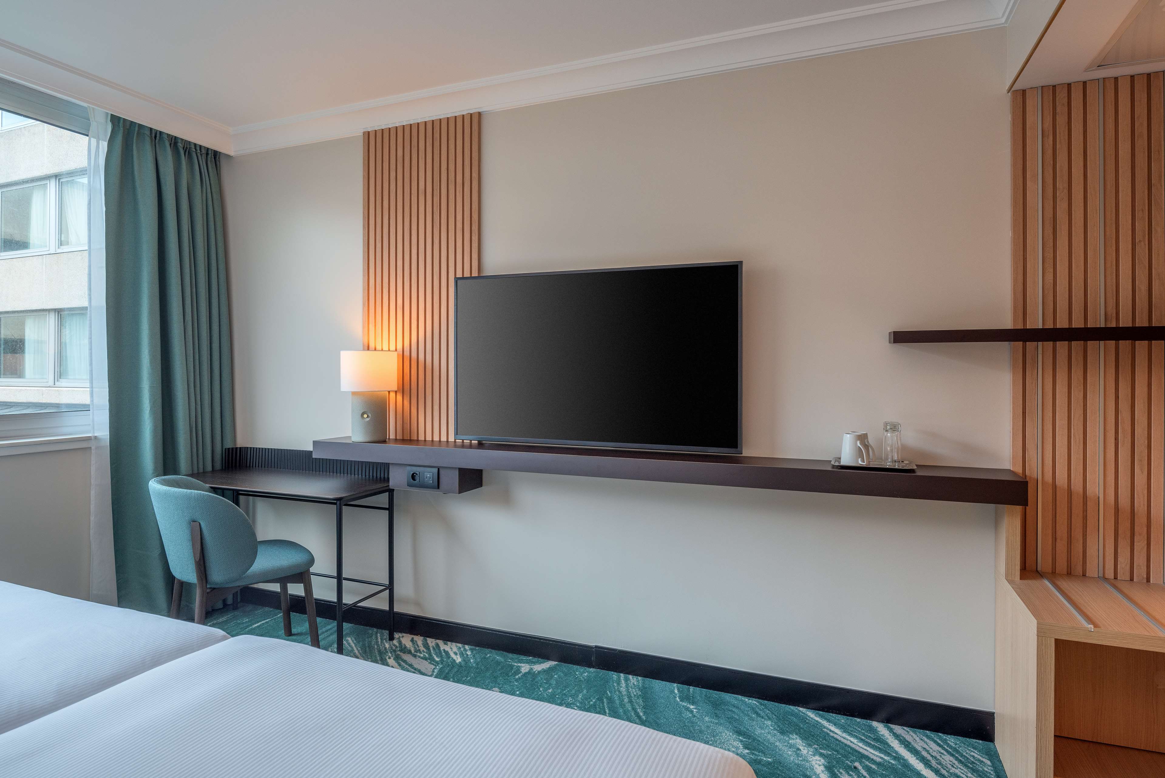 DoubleTree by Hilton Paris Bougival - Tap to explore photos