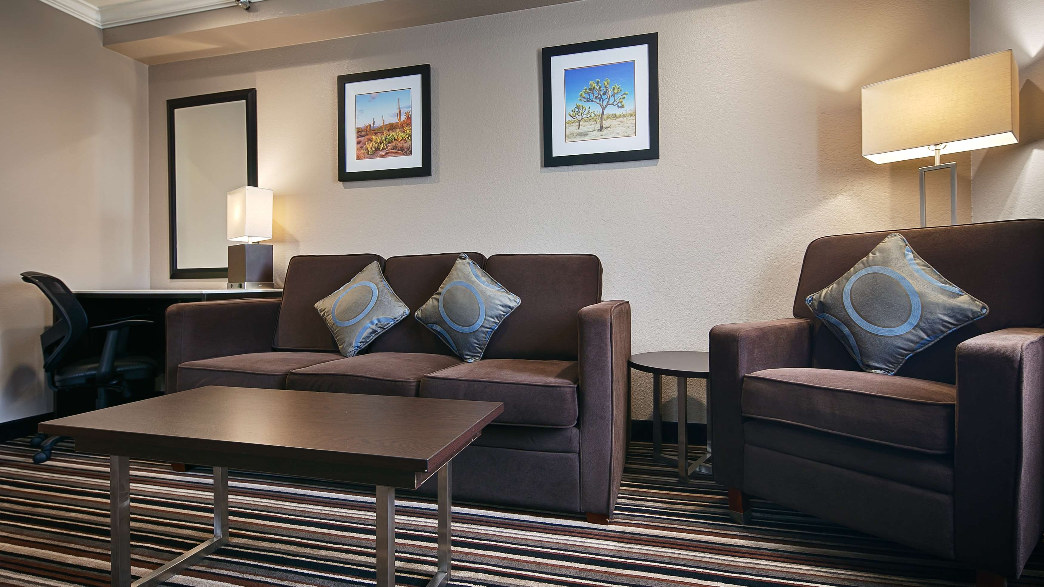 Best Western Plus Diamond Valley Inn - Tap to explore photos