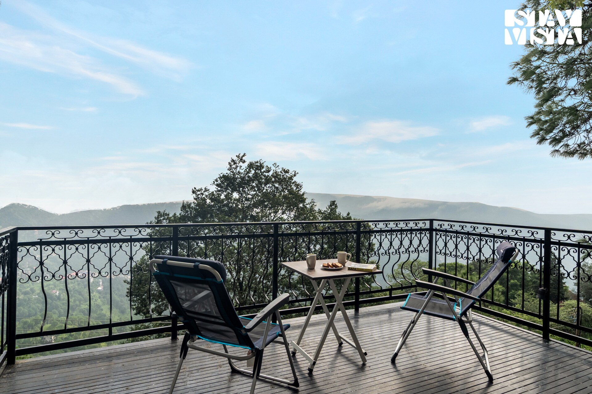 StayVista at Gulposh Villa - Tap to explore photos
