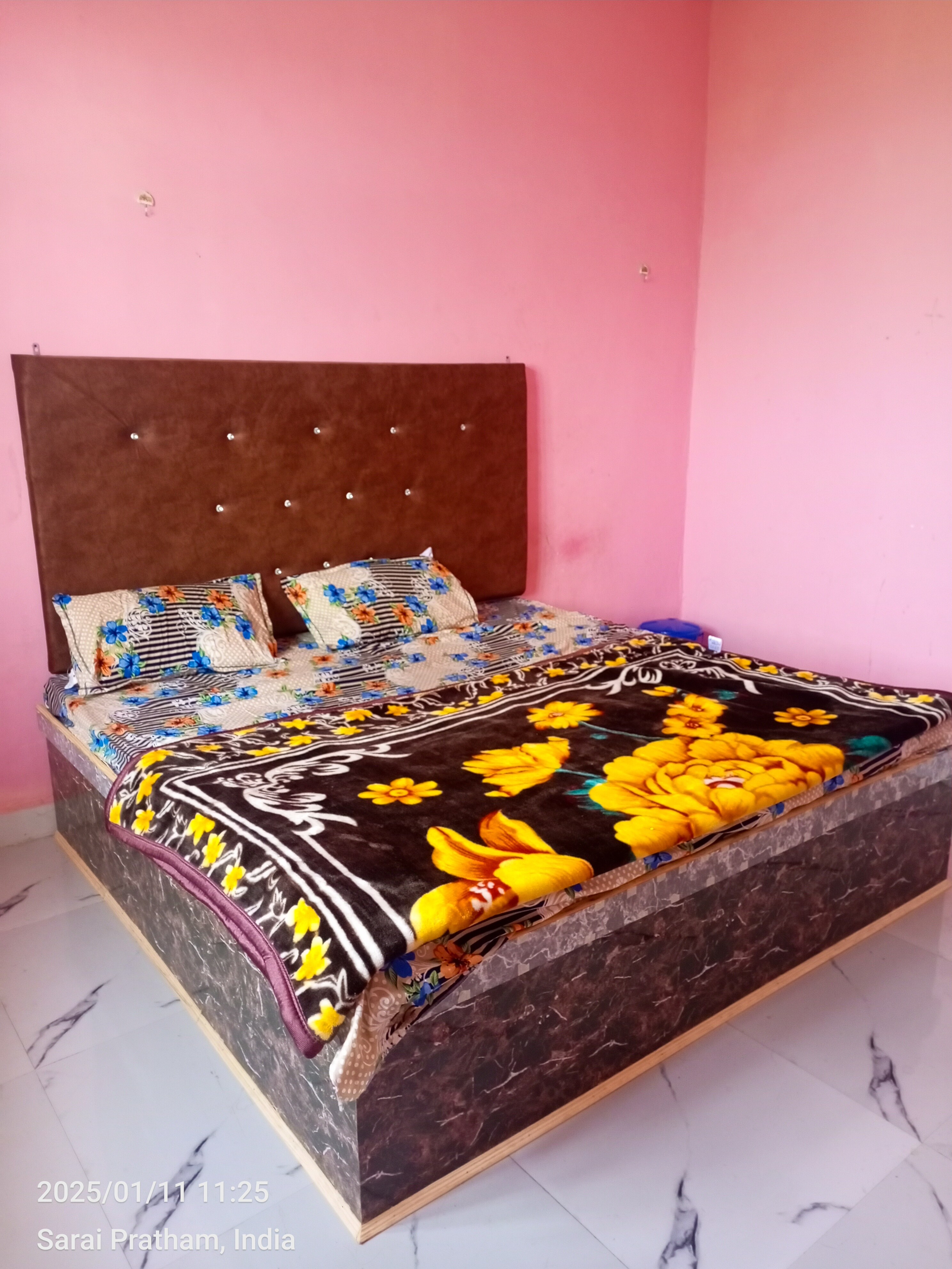 Sky hotel - Tap to explore photos