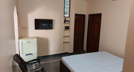 Sukun Homestay Room Type - Deluxe Non AC
