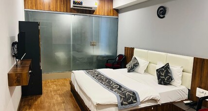 The Valentine Hotel. Room Type - Super deluxe room with Bathtube